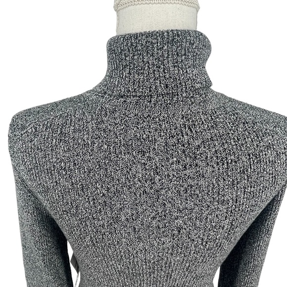 Reference Point Turtleneck in Black and Devon Cream Women's Large - Picture 3 of 12